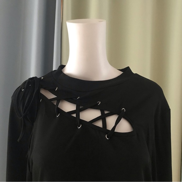 Sexy lace up tshirt - Picture 3 of 6